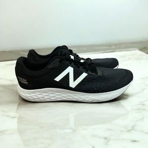 New Balance Men's Black and White Athletic Running Shoes